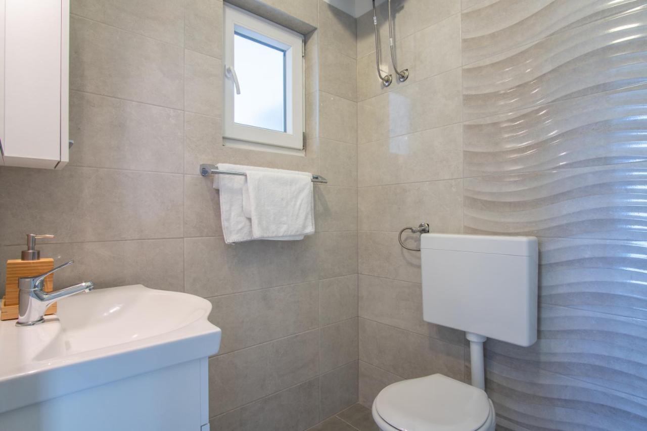 Apartment Luna Novalja