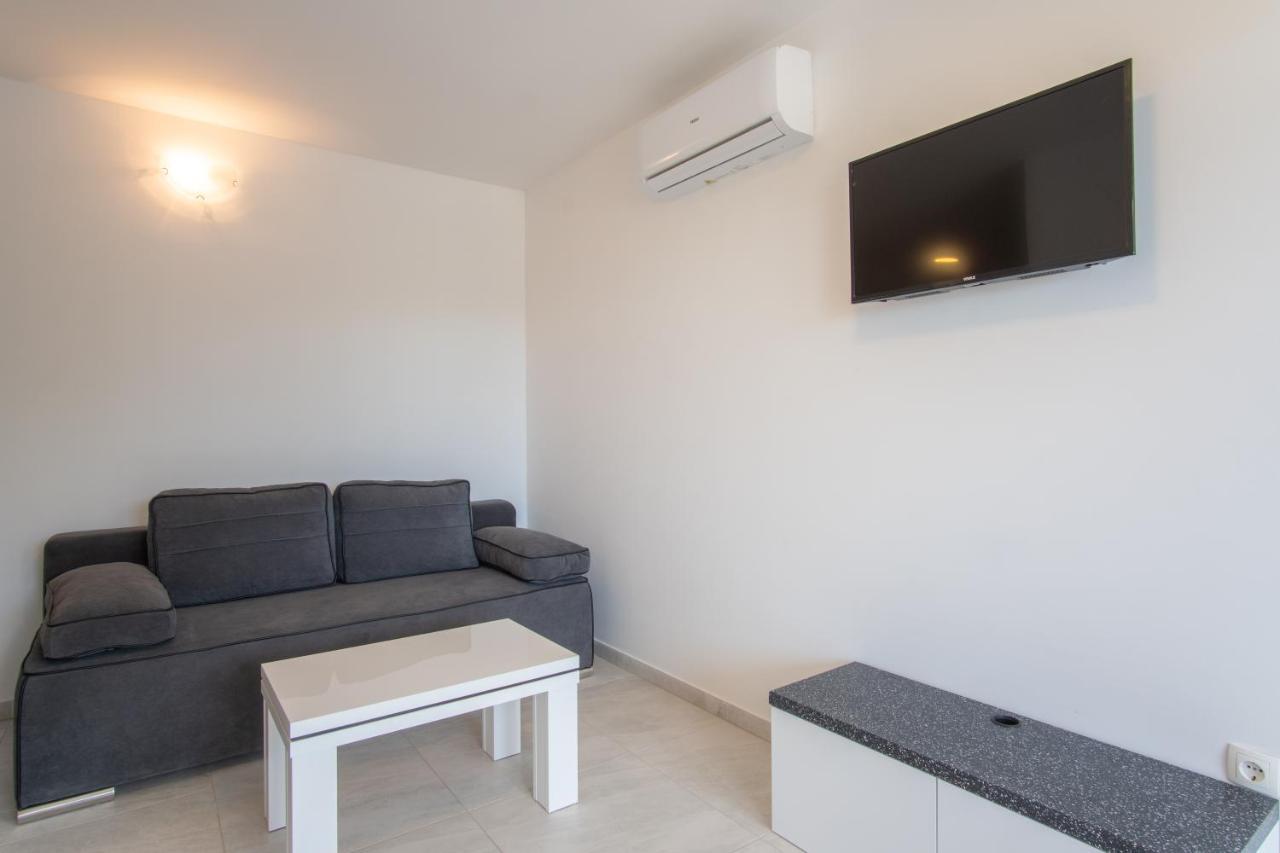 Apartment Luna Novalja
